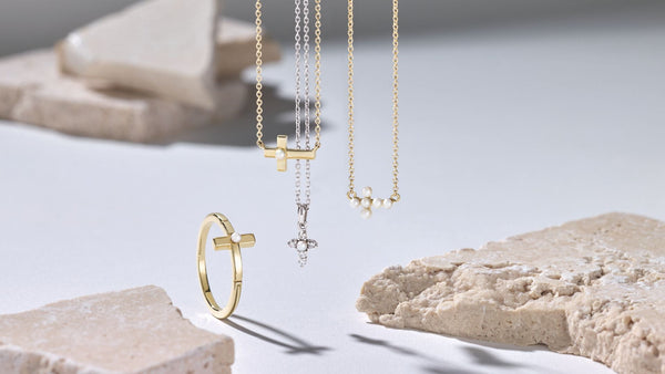 Gold Christian jewlery on a modern studio background | Glor-e