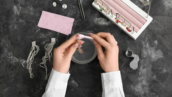 How to Prevent Tarnish on Modern Christian Jewelry | Glor-e