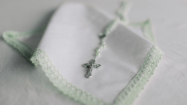 Cross necklace on a handkerchief | Christian Jewelry | Glor-e